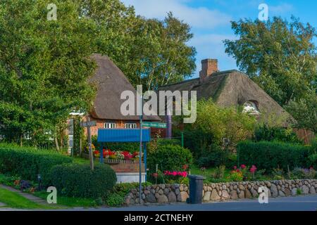 Ferme de chaume à Bottschlotter See ou Lac Bottschlott, communauté de Dagebüll, Frise du Nord, Etat fédéral Schleswig-Holstein, Allemagne du Nord, Europe Banque D'Images