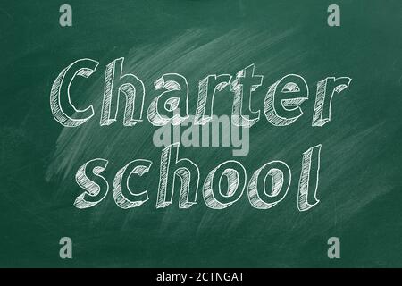 Dessin à la main « Charter School » sur tableau noir vert Banque D'Images