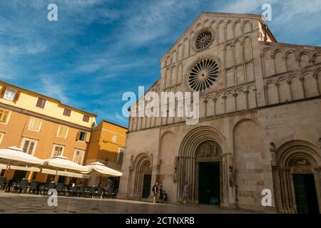 Zadar / Croatie - 2 septembre 2020 : cathédrale Saint-Anastasia à Zadar, Croatie. Banque D'Images