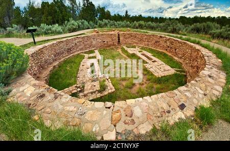 Le Grand Kiva, ruines Anasazi à Lowry Pueblo à Canyons of the anciens National Monument, Colorado, Etats-Unis Banque D'Images