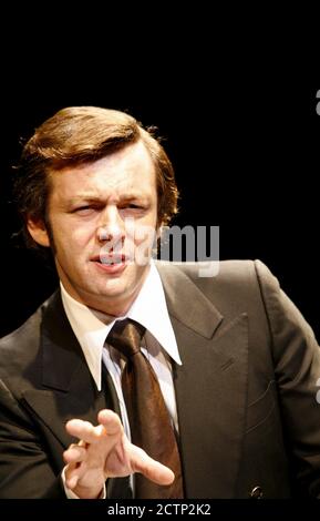 Michael Sheen (David Frost) dans FROST/NIXON par Peter Morgan à l'entrepôt de Donmar, Londres WC2 21/08/2006 conception: Christopher Oram éclairage: Neil Austin directeur: Michael Grandage Banque D'Images