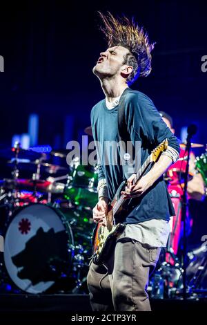 Herning, Danemark. 16 novembre 2016. Le groupe de rock américain Red Hot Chili Peppers donne un concert à Boxen à Herning. Ici, le guitariste Josh Klinghoffer est vu en direct sur scène. (Crédit photo: Gonzales photo - Lasse Lagoni). Banque D'Images