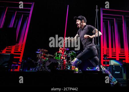 Herning, Danemark. 16 novembre 2016. Le groupe de rock américain Red Hot Chili Peppers donne un concert à Boxen à Herning. Ici, le chanteur et compositeur principal Anthony Kiedis est vu en direct sur scène. (Crédit photo: Gonzales photo - Lasse Lagoni). Banque D'Images