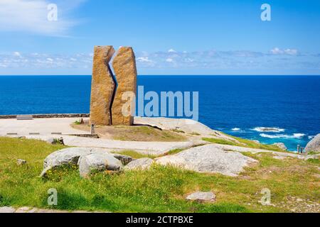 Muxia, Galice, Espagne - juin 2017: Monument de la Herida en conmeración à la marée noire qui a déversé le pétrolier Prestige à la côte galicienne Banque D'Images