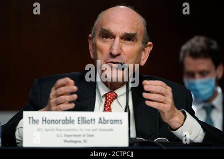 L'envoyé spécial des États-Unis pour l'Iran et le Venezuela Elliott Abrams témoigne devant le Comité des relations étrangères du Sénat américain à Capitol Hill, à Washington, le jeudi 24 septembre 2020, lors d'une audition sur la politique américaine dans un Moyen-Orient en mutation. Crédit : Susan Walsh/Pool via CNP | utilisation dans le monde entier Banque D'Images