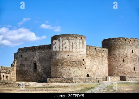 Les murs de l'ancienne forteresse en pierre d'Akkerman en Ukraine, monument historique. Banque D'Images