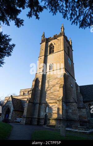 L'église Saint-Édouard de Stow-on-the-Wold date du XIe siècle. Pendant la guerre civile anglaise, il a accueilli 1,000 prisonniers après la défaite de Banque D'Images