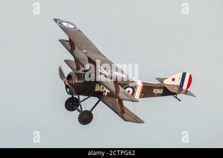 Le Sopwith Triplane était un avion de chasse monoplace conçu et fabriqué par le Sopwith Aviation Company pendant la Première Guerre mondiale. Banque D'Images