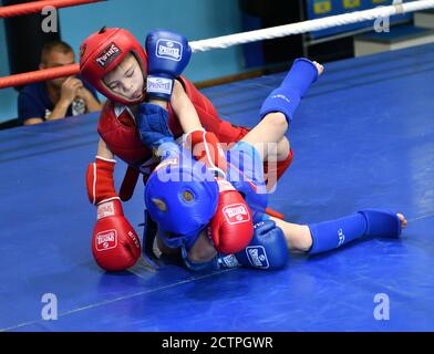 Orenbourg, Russie - 20 octobre 2019 : les garçons se disputent en boxe thaï pour la coupe Orenbourg en boxe thaï Banque D'Images