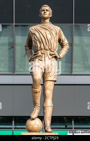 Budapest, Hongrie – 4 juin 2017. Monument à Albert Florian (1941-2011) près du stade Groupama Arena de Budapest. Florian Albert était un inter hongrois Banque D'Images