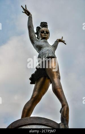 Moscou, Russie – 8 juin 2017. Monument à la danseuse de ballet soviétique Maya Plisetskaya (1925-2015) sur la rue Bolshaya Dmitrovka à Moscou. Banque D'Images