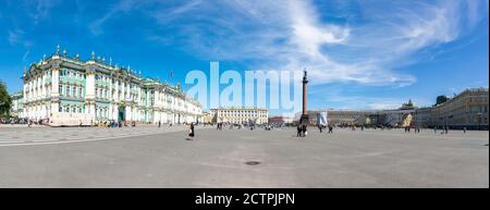 Saint-Pétersbourg, Russie – 15 juin 2017. Vue panoramique sur la place du Palais (Dvortsovaya pl) à Saint-Pétersbourg, avec le Palais d'hiver Banque D'Images