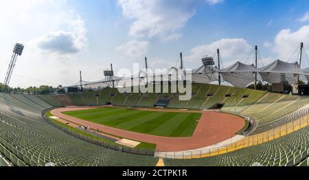Munich, Bavière / Allemagne - 17 septembre 2020 : vue panoramique du stade des Jeux Olympiques de Munich 1972 Banque D'Images