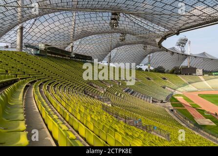 Munich, Bavière / Allemagne - 17 septembre 2020 : vue panoramique du stade des Jeux Olympiques de Munich 1972 Banque D'Images