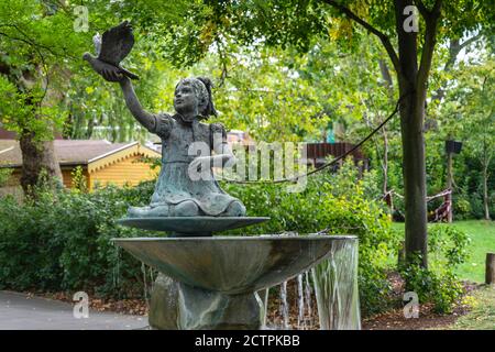 Royaume-Uni, Londres, Camden Town, 12 septembre 2020.Ambienka Paul Memorial Fountain in London Zoo Banque D'Images