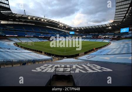 Vue générale du stade vide avant le troisième tour de la Carabao Cup au Etihad Stadium, Manchester. Banque D'Images