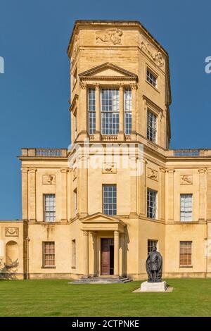 OXFORD CITY ENGLAND L'OBSERVATOIRE DE RADCLIFFE QUARTIER L'OBSERVATOIRE DE RADCLIFFE BÂTIMENT ET STATUE DE JOHN RADCLIFFE Banque D'Images