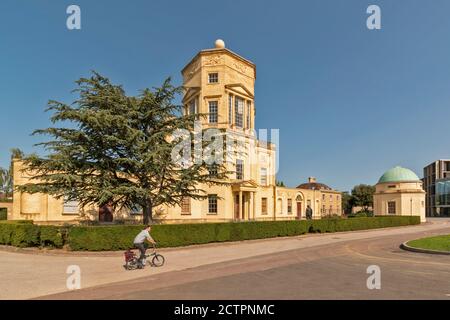 OXFORD CITY ENGLAND L'OBSERVATOIRE DE RADCLIFFE QUARTIER L'OBSERVATOIRE DE RADCLIFFE DES BÂTIMENTS ET UN CYCLISTE Banque D'Images