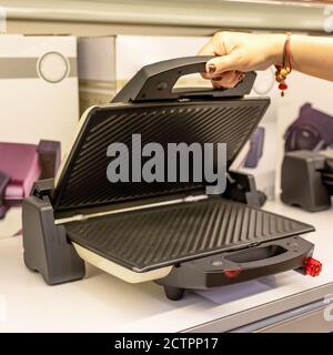 Fers à gaufre à la fermeture du magasin Banque D'Images