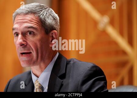 Washington, États-Unis d'Amérique. 24 septembre 2020. Kenneth Cuccinelli, Secrétaire adjoint par intérim du Département de la sécurité intérieure des États-Unis, témoigne lors d'une audience du Comité sénatorial de la sécurité intérieure et des affaires gouvernementales des États-Unis sur les « menaces envers la patrie » à Capitol Hill à Washington, États-Unis, le 24 septembre 2020.Credit: Joshua Roberts/Pool via CNP | usage Worldwide Credit: dpa/Alamy Live News Banque D'Images