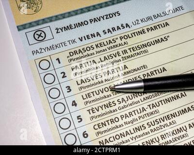 Vote rapproché pour 2020 parlementaire lituanien Seimas élections au stylo noir Banque D'Images