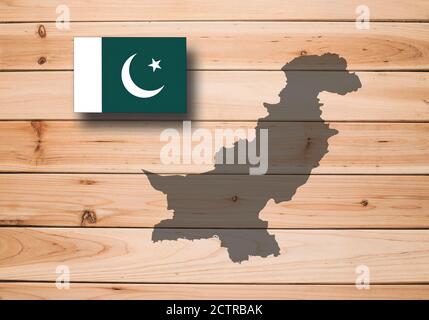 Carte et drapeau du Pakistan, pays d'Asie, sur fond de bois, illustration 3D Banque D'Images