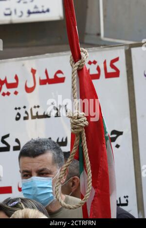 Protestez en solidarité avec des journalistes éminents arrêtés à Beyrouth après avoir accusé le président du Parlement libanais des blessés après les manifestations blastiques qui se sont produites. Banque D'Images