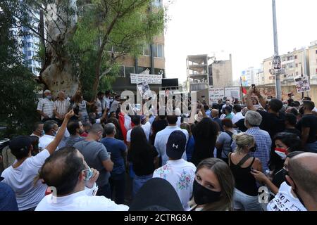 Protestez en solidarité avec des journalistes éminents arrêtés à Beyrouth après avoir accusé le président du Parlement libanais des blessés après les manifestations blastiques qui se sont produites. Banque D'Images