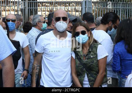 Protestez en solidarité avec des journalistes éminents arrêtés à Beyrouth après avoir accusé le président du Parlement libanais des blessés après les manifestations blastiques qui se sont produites. Banque D'Images