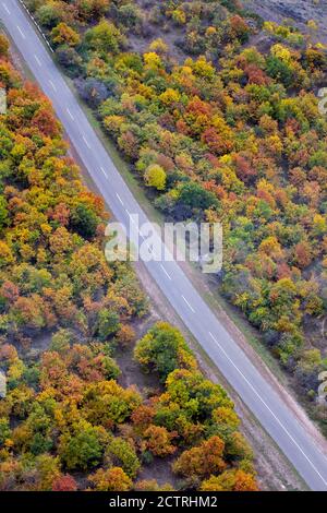 Vues depuis les ailes de, Tatev qui s'étend sur plus de 3,5 miles entre le village arménien de Halidzor et le monastère de Tatev. Banque D'Images