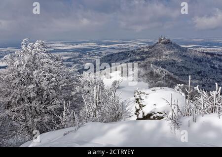 Château de Hohenzollern: Vue de la 'Corne de Zeller' à la limite nord des Alpes souabes, district de Zollernalb, Bade-Wurtemberg, Allemagne Banque D'Images