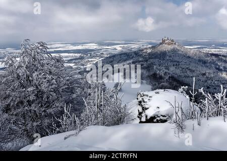Château de Hohenzollern: Vue de la 'Corne de Zeller' à la limite nord des Alpes souabes, district de Zollernalb, Bade-Wurtemberg, Allemagne Banque D'Images