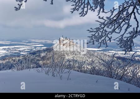 Château de Hohenzollern: Vue de la 'Corne de Zeller' à la limite nord des Alpes souabes, district de Zollernalb, Bade-Wurtemberg, Allemagne Banque D'Images
