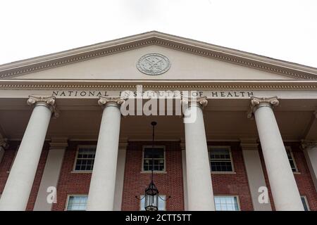Bethesda, Maryland 09/12/2020: Vue du bâtiment historique principal (bâtiment 1) des National Institutes of Health (NIH) à l'intérieur du campus de Bethesda. U. Banque D'Images