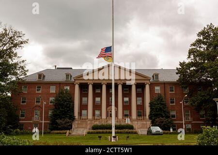 Bethesda, Maryland 09/12/2020: Vue du bâtiment historique principal (bâtiment 1) des National Institutes of Health (NIH) à l'intérieur du campus de Bethesda. U. Banque D'Images
