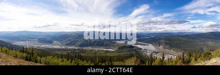 Vue sur une petite ville touristique, Dawson City Banque D'Images