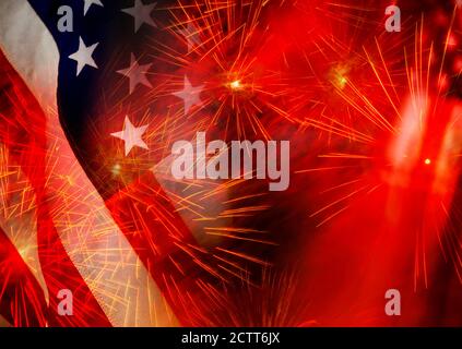 Composite numérique de feux d'artifice et drapeau américain Banque D'Images
