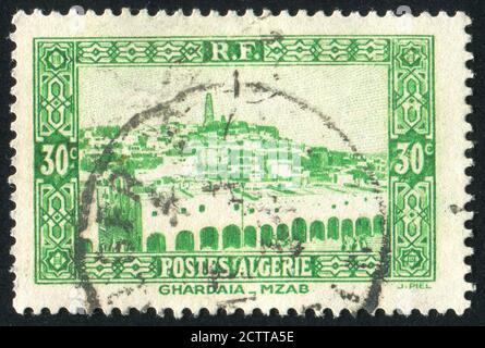 ALGÉRIE VERS 1941: Timbre imprimé par l'Algérie, montre vue de Ghardaia, vers 1941 Banque D'Images