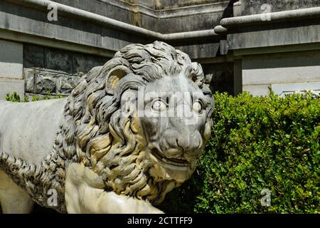 A Lion Statue, Château de Peles, Sinaia, Prahova, Roumanie Banque D'Images