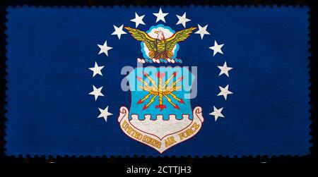 Drapeau de la marine des États-Unis sur l'ancien timbre-poste de grunge isolé sur fond noir. Texture du vieux papier Banque D'Images