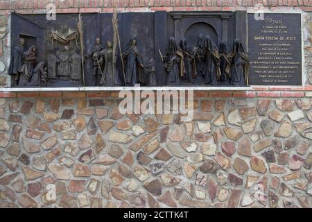 Malagón, España, Hiszpania, Espagne, Espagnol; UNE plaque commémorative sur la fondation du monastère par Sainte Thérèse de Jésus. Banque D'Images