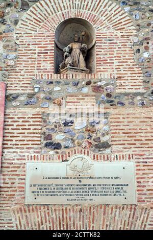 Malagón, España, Hiszpania, Espagne, Espagnol; UNE plaque commémorative sur la fondation du monastère par Sainte Thérèse de Jésus. Banque D'Images