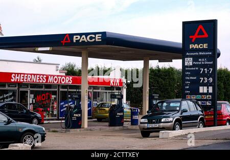 Ancienne station-service Pace Petroleum à Sheerness, dans le Kent Banque D'Images