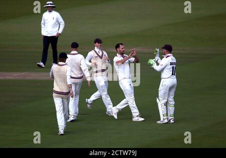 Lewis Gregory de Somerset célèbre avec ses coéquipiers après le congédiement de Nick Browne d'Essex (non illustré) pendant le troisième jour de la finale du trophée Bob Willis à Lord's, Londres. Banque D'Images