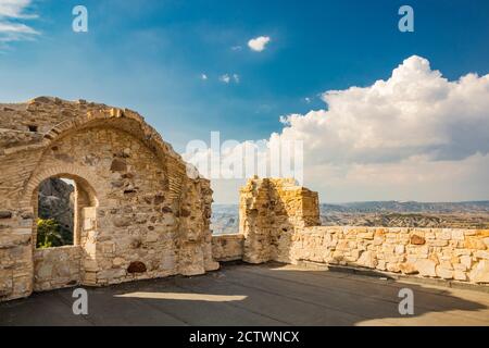 Cracovie, Matera, Basilicate, Italie. La ville fantôme a été détruite et abandonnée à la suite d'un glissement de terrain. Le musée dans l'ancien couvent de San Pietro. Banque D'Images