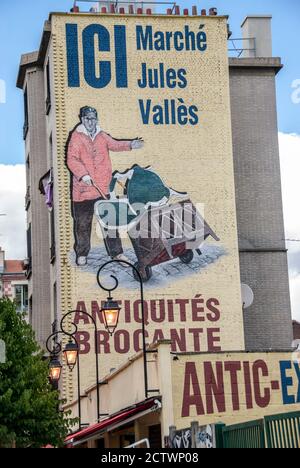 Paris, France, panneau d'époque sur le mur, magasins, porte de Clignancourt, marché d'antiquités, exposition, Marché aux puces de Saint Ouen à Paris Banque D'Images