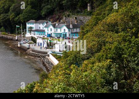 Vue sur le quai et le magnifique bâtiment de l'hôtel Portmeirion, dans le nord du pays de Galles, au Royaume-Uni. Banque D'Images