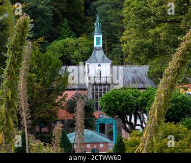 Le bel hôtel de ville dans le village de Portmeirion, dans le nord du pays de Galles, au Royaume-Uni. Banque D'Images