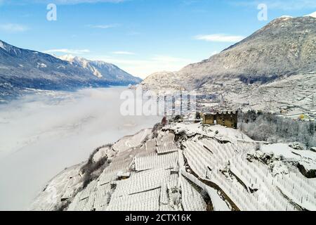 Montagna à Valtellina (IT) - vue aérienne en hiver Banque D'Images