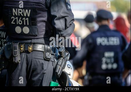 20.09.2020, Düsseldorf, Rhénanie-du-Nord-Westphalie, Allemagne - police de la NRW en service lors d'une manifestation anti-corona, manifestation contre la politique de santé de Banque D'Images